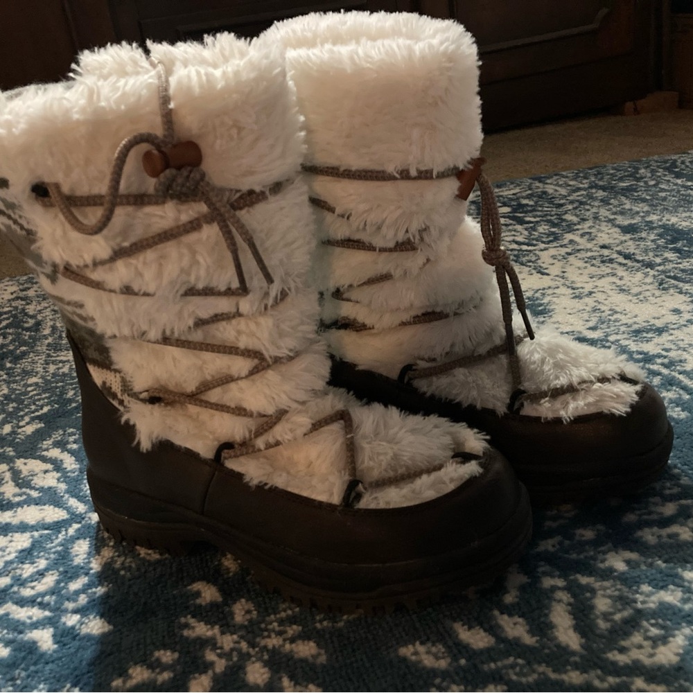Warm winter boots by Muk Luks. Size 10